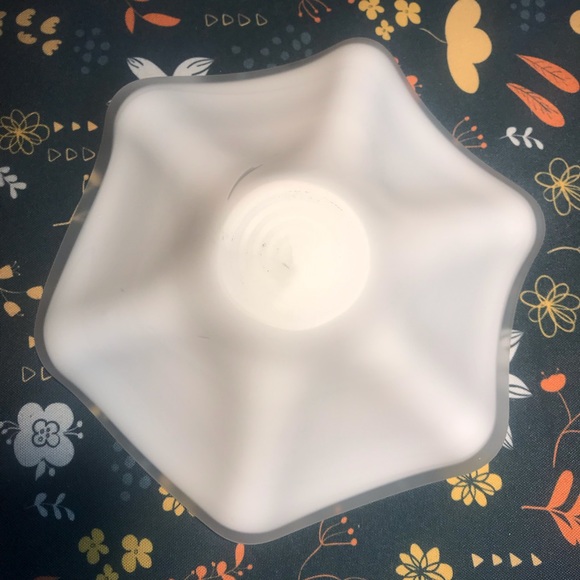 WHITE MATE GLASS WAVY VASE BOWL Plate Vase Flower Shaped 9.5”  MILKY VINTAGE? - Picture 14 of 16